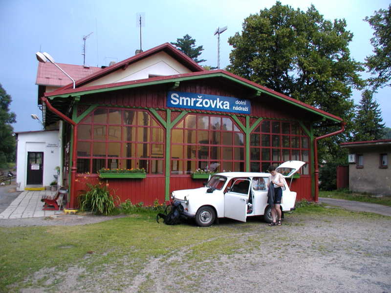 Bou�ka nad Smr�ovkou. Tady jsme m�li zaparkovan�ho trabuka.